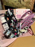Bi monthly WhinneyPack horse subscription box with equestrian tack and treats

WhinneyWear themed horse subscription box with barn gifts and exclusive tack

Horse owner gift box with treats, tail bag, and equestrian surprises